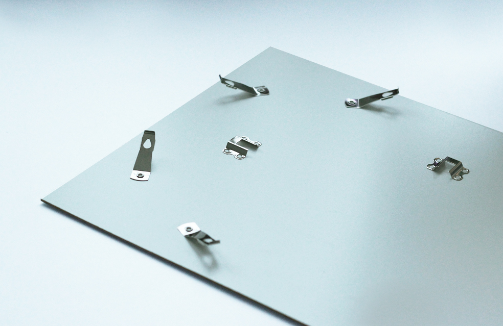 MDF Back white, with turning clips for aluminium/plastic frames - detail